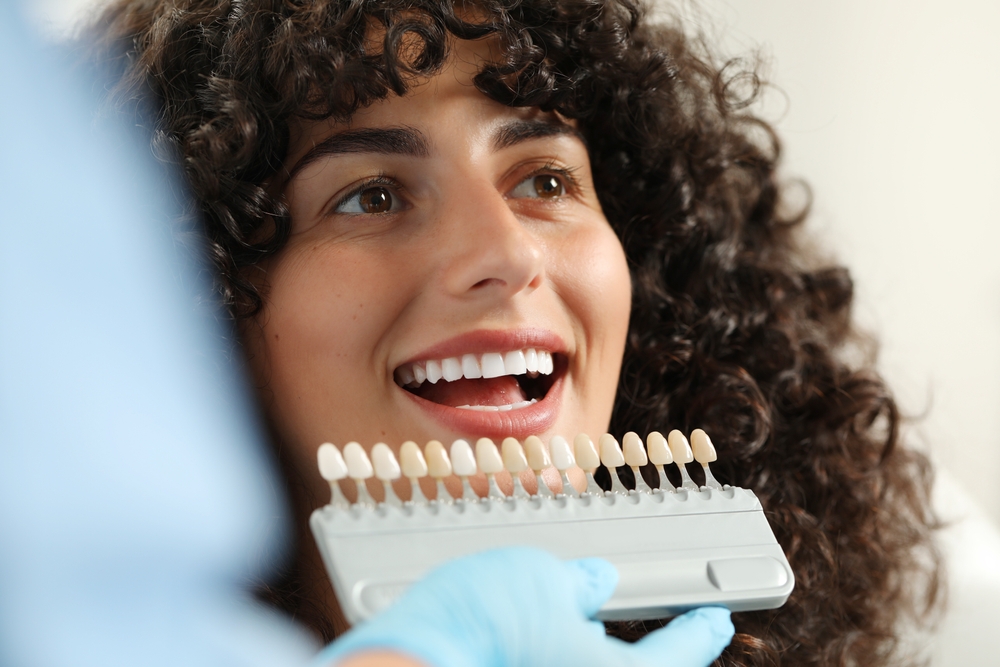 do porcelain veneers damage natural teeth